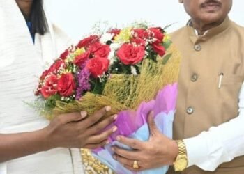 एशियन गेम्स की स्वर्ण पदक विजेता टीम की संजू देवी को मुख्यमंत्री श्री विष्णु देव साय ने 51 लाख रुपए की प्रोत्साहन राशि देने की घोषणा की