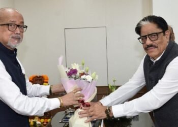 राज्यपाल श्री रमेन डेका से राज्य नीति आयोग के उपाध्यक्ष श्री गणेश शंकर मिश्रा ने की सौजन्य भेंट