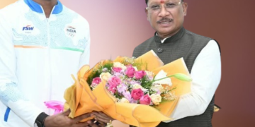 मुख्यमंत्री श्री विष्णु देव साय से एशियन गेम्स के कांस्य पदक विजेता एथलीट अनिमेष कुजूर ने की सौजन्य मुलाकात