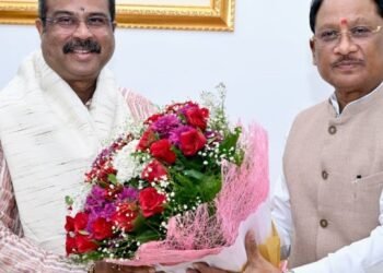 मुख्यमंत्री श्री विष्णु देव साय से सांसद श्री धर्मेंद्र प्रधान ने की शिष्टाचार भेंट