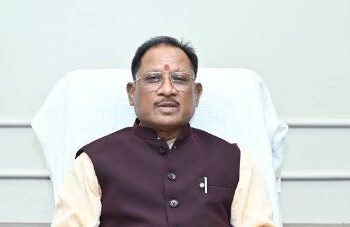 मुख्यमंत्री श्री विष्णु देव साय की संवेदनशील पहल से स्वर्गीय मनसुखनी बाई के परिवार को मिले 4 लाख रुपये