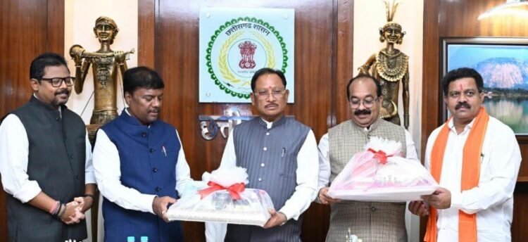 हमारे वनों की समृद्धि और मातृशक्ति के परिश्रम से तैयार उत्पाद बनें छत्तीसगढ़ की पहचान – मुख्यमंत्री श्री विष्णुदेव साय