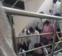 रात में लड़कियों को छत पर ले जाकर करते थे रैगिंग, MBBS के 146 छात्र-छात्राएं क्यों हुए सस्पेंड? Written by: Dhiraj Rai