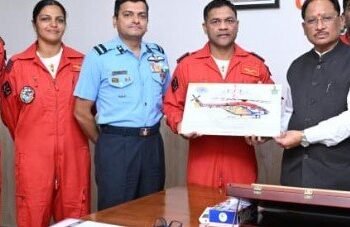 मुख्यमंत्री श्री विष्णु देव साय से भारतीय वायु सेना की सारंग हेलीकॉप्टर डिस्प्ले टीम ने की सौजन्य मुलाकात