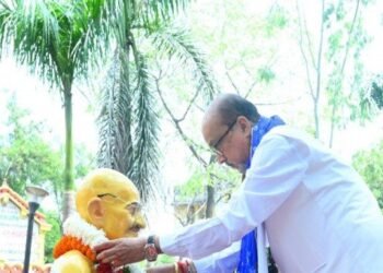 नशा मुक्त भारत के संकल्प के साथ राज्यपाल डेका ने की पदयात्रा